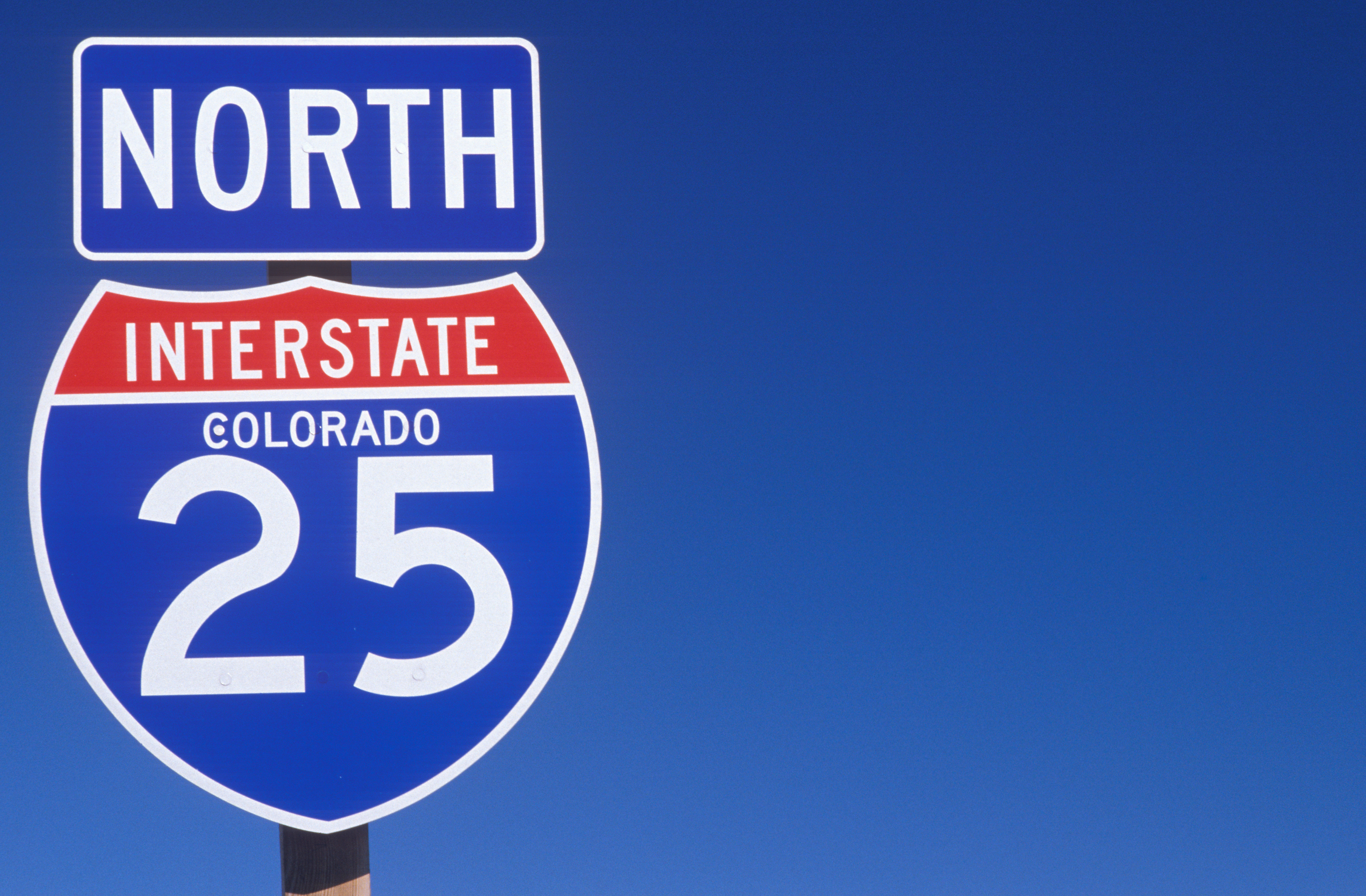 A sign for the 25 north in Colorado - Travis Legal Offices | Colorado Personal Injury Law Firm